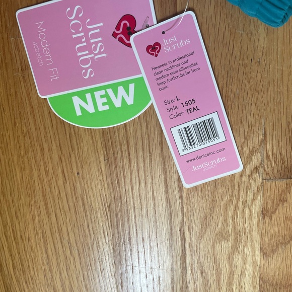 SCRUB SET - Picture 5 of 8